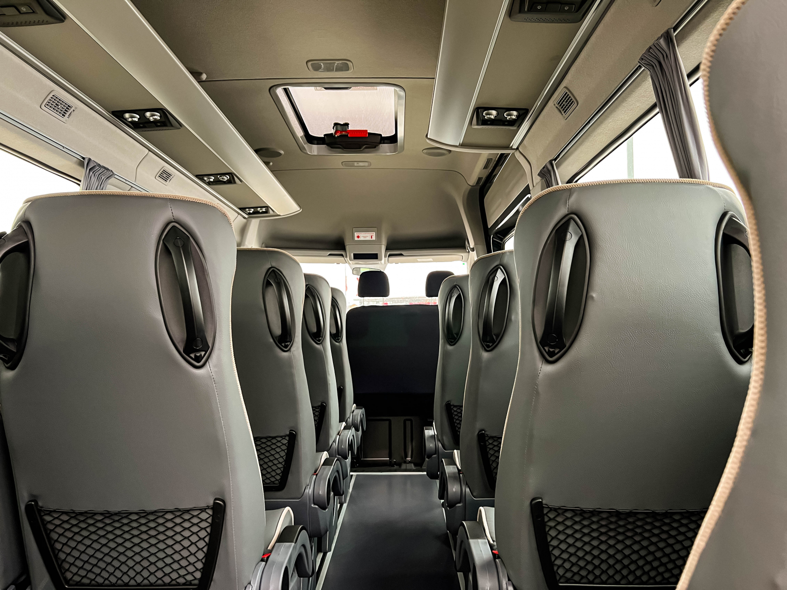 Hyundai H350 – мікроавтобус для комфортабельних пасажирських перевезень в наявності у автосалоні! | Олимп Мотор - фото 10
